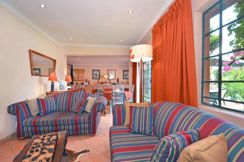 Cherry Tree Cottage B&B Linden Йоганнесбурґ Екстер'єр фото