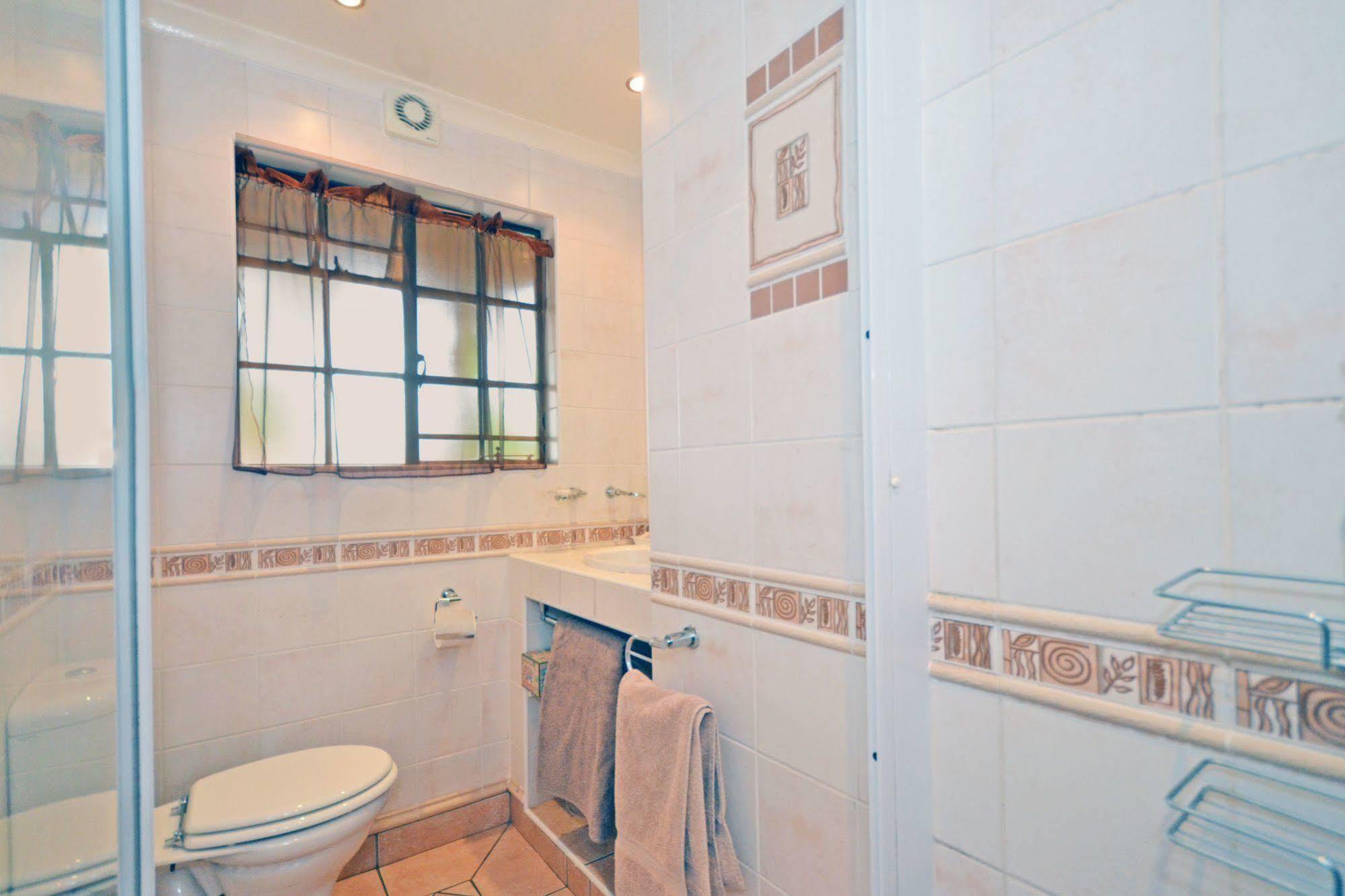 Cherry Tree Cottage B&B Linden Йоганнесбурґ Екстер'єр фото